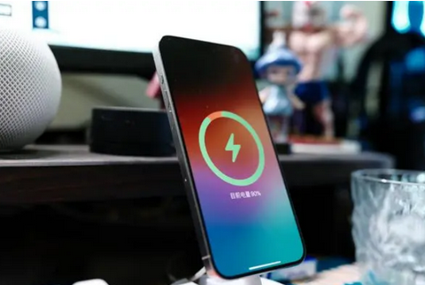 成安苹果15换屏服务分享用什么充电器给iPhone15充电更好 